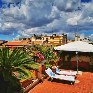 Attic Garden , Roma Italia